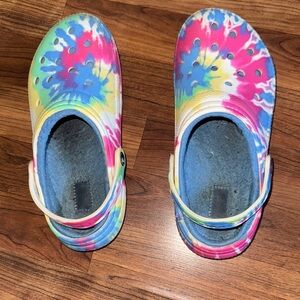 CROCS Vibrant Tie-Dye Clogs